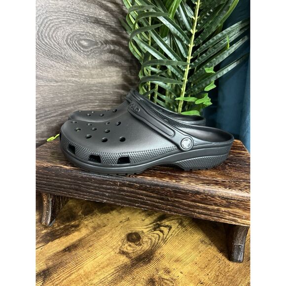 Crocs Classic Clogs 10001-001 in Black. Unisex Men Size 9, Women Size 11. NWT! - Picture 8 of 12